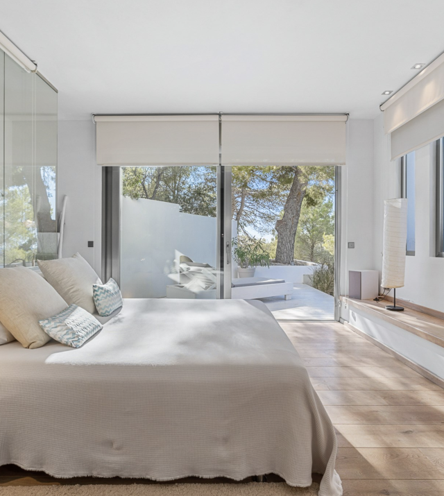 Resa Estates Ivy Cala Tarida Ibiza  luxe woning villa for rent te huur house bedroom 1.png